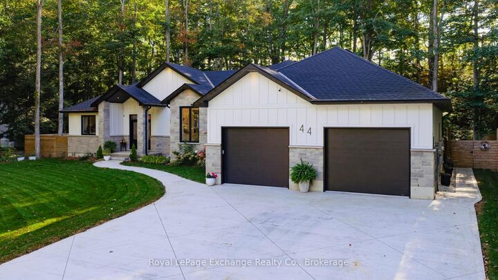 Property Photo:  44 Blairs Trail N  ON N2Z 2X3 