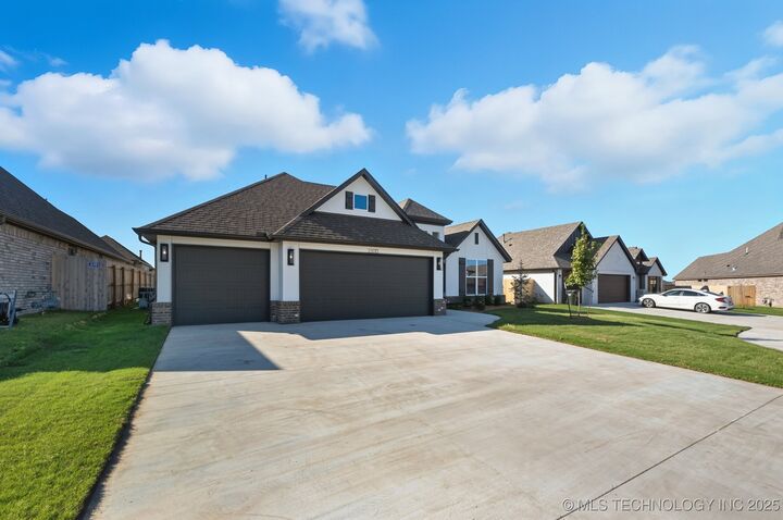 Property Photo:  23170 E 106th Place S  OK 74014 