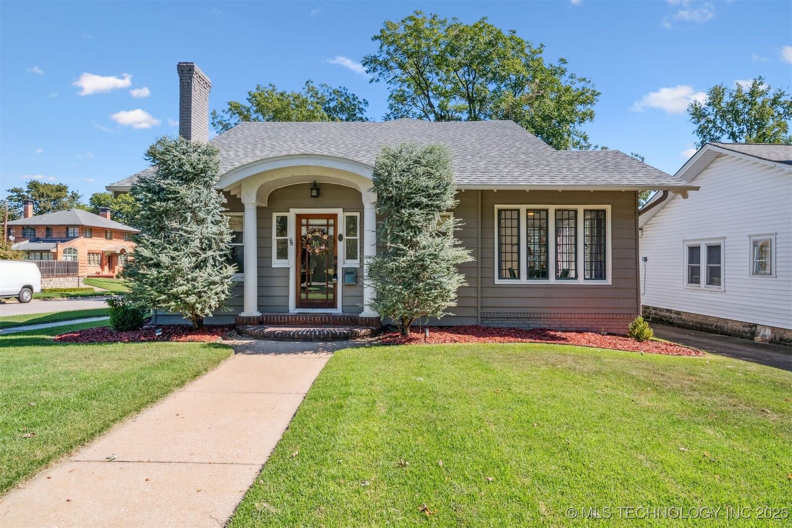 Property Photo: 1803 S Yorktown Avenue OK 74104