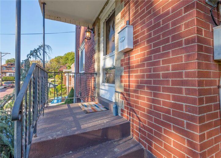 Property Photo: 2211 Lucina Ave PA 15210
