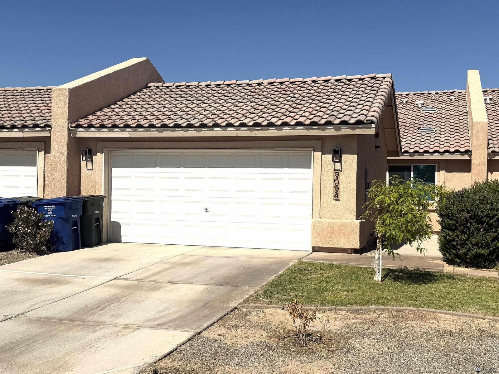 Property Photo: 9108 E 30 Ln AZ 85365