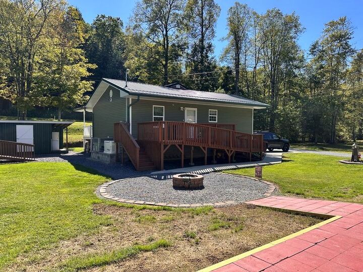 Property Photo: 24 W Lakewood Drive WV 26679