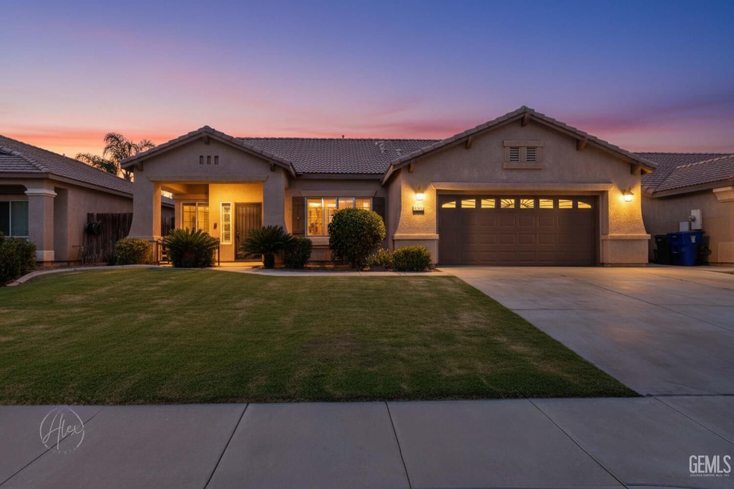 Property Photo: 11110 Vista Del Valle Dr CA 93311