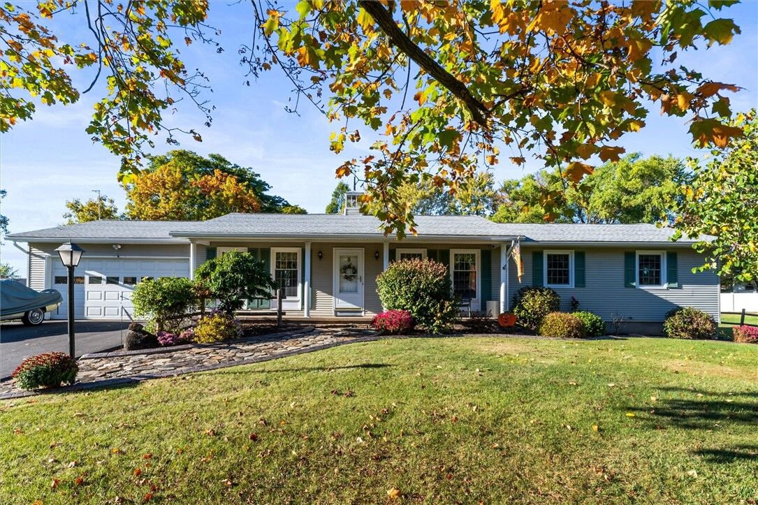 Property Photo:  184 Brooklea Drive  NY 14624 