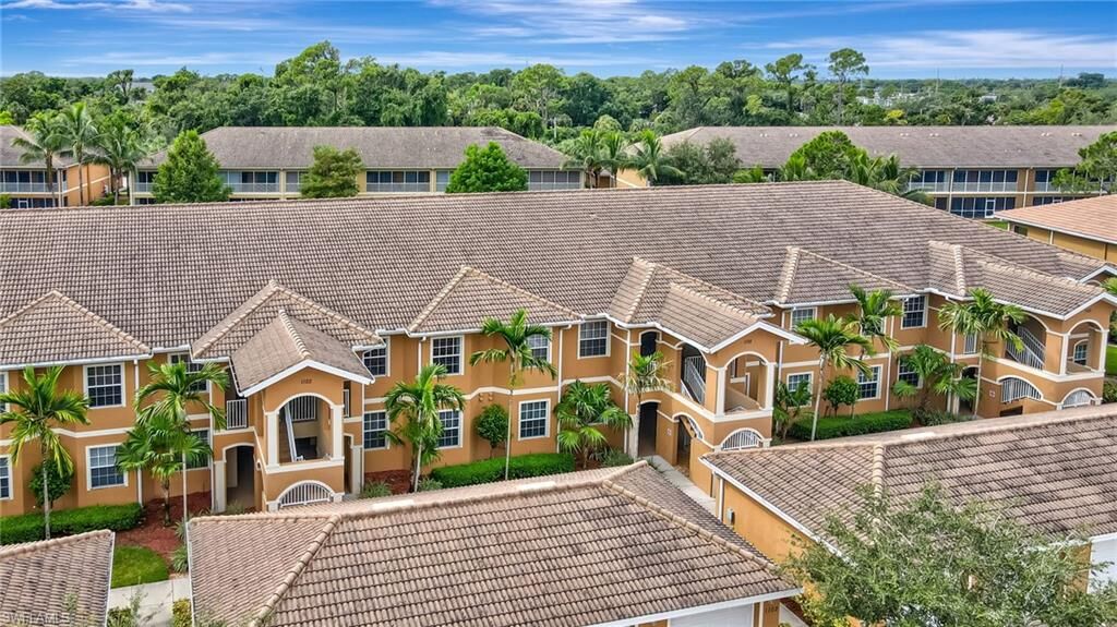 Property Photo:  1102 Winding Pines Cir 205  FL 33909 