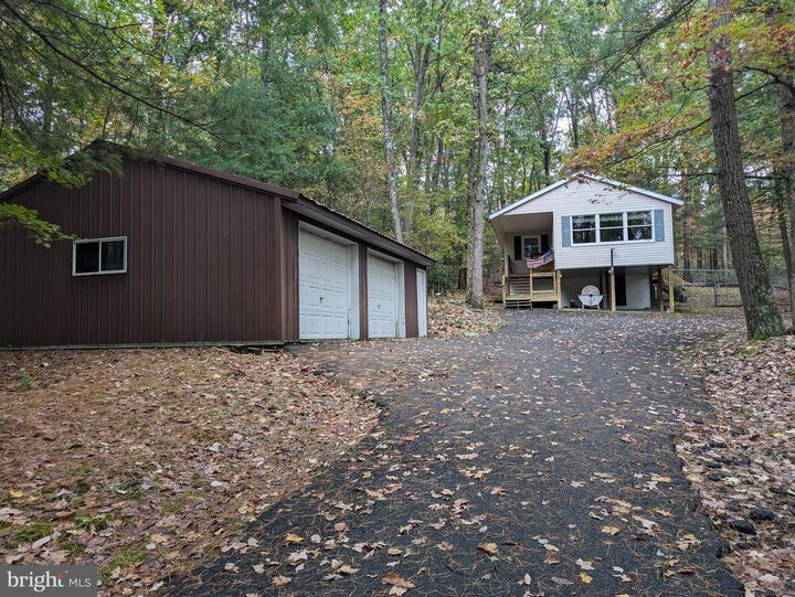 139 Oakwoods Drive  Newport PA 17074 photo