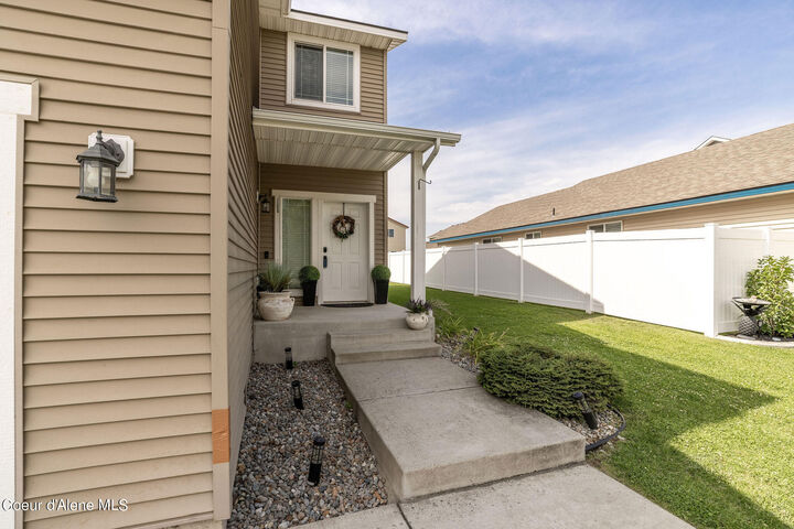 Property Photo: 8247 N Woodworth St ID 83854