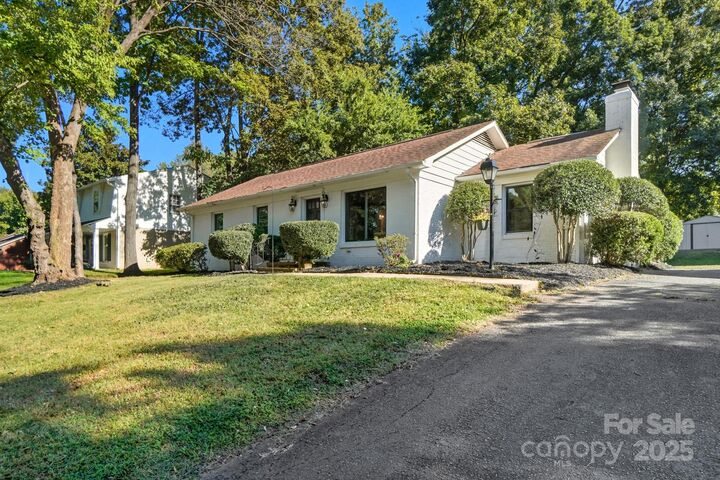 Property Photo: 7108 Ludwig Drive NC 28215