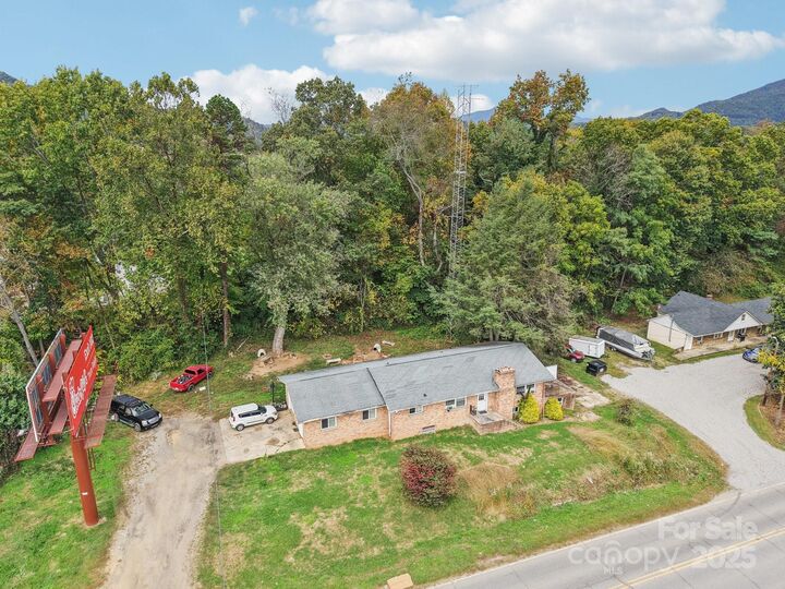 Property Photo:  541 Paragon Parkway  NC 28786 
