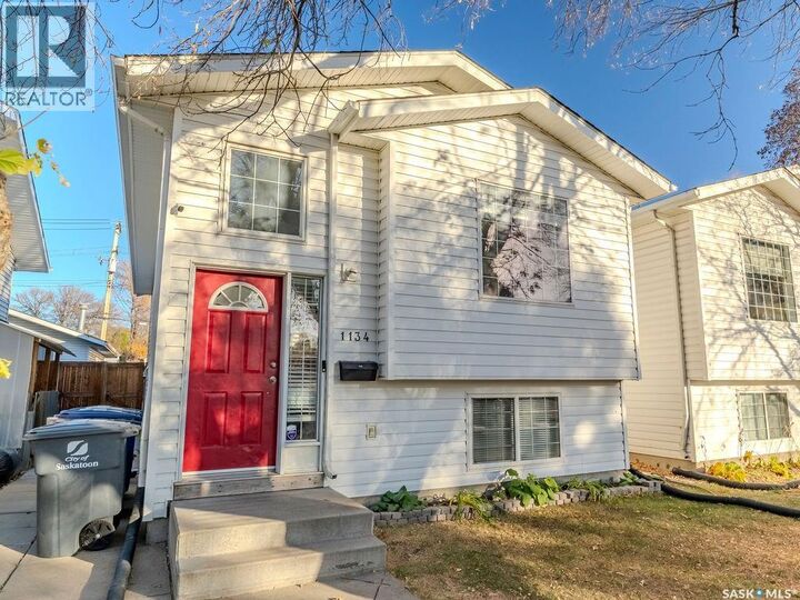 1134 J Avenue N  Saskatoon SK S7L 2L6 photo