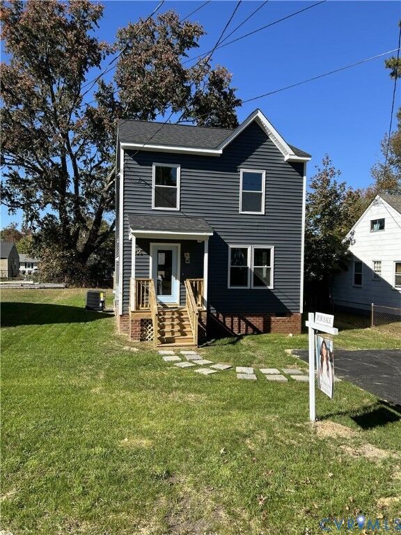 Property Photo: 206 N Oak Avenue VA 23075