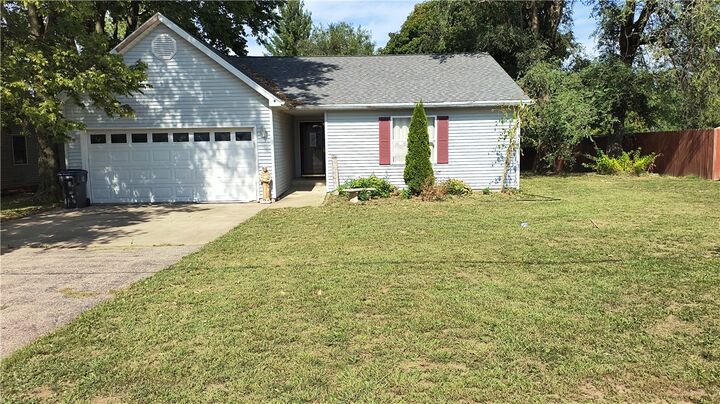 524 Elm Street  Mt. Zion IL 62549 photo