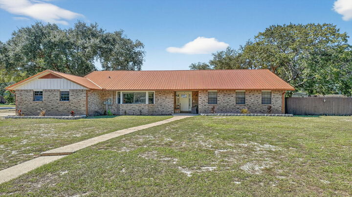 Property Photo:  6500 Calle De Lago  FL 32566