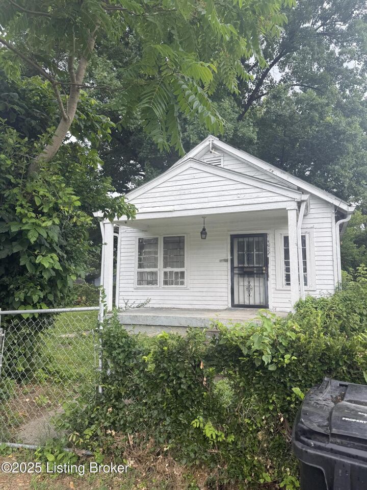 Property Photo:  4021 Grand Ave  KY 40211