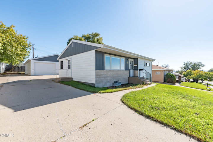 Property Photo: 737 N 24th Street ND 58501