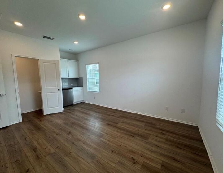 Property Photo: 208 Otter Road TX 78640