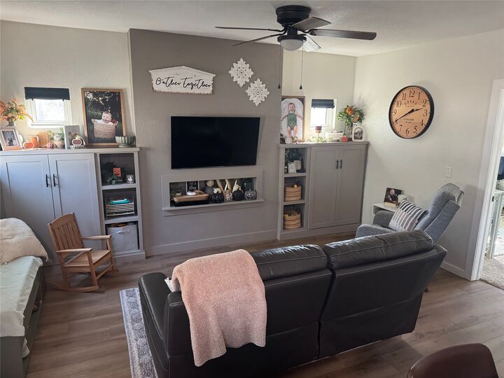 Property Photo: 107 N Benton Street IA 50244