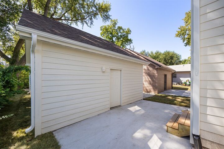 Property Photo:  409 E Granger Avenue  IA 50315