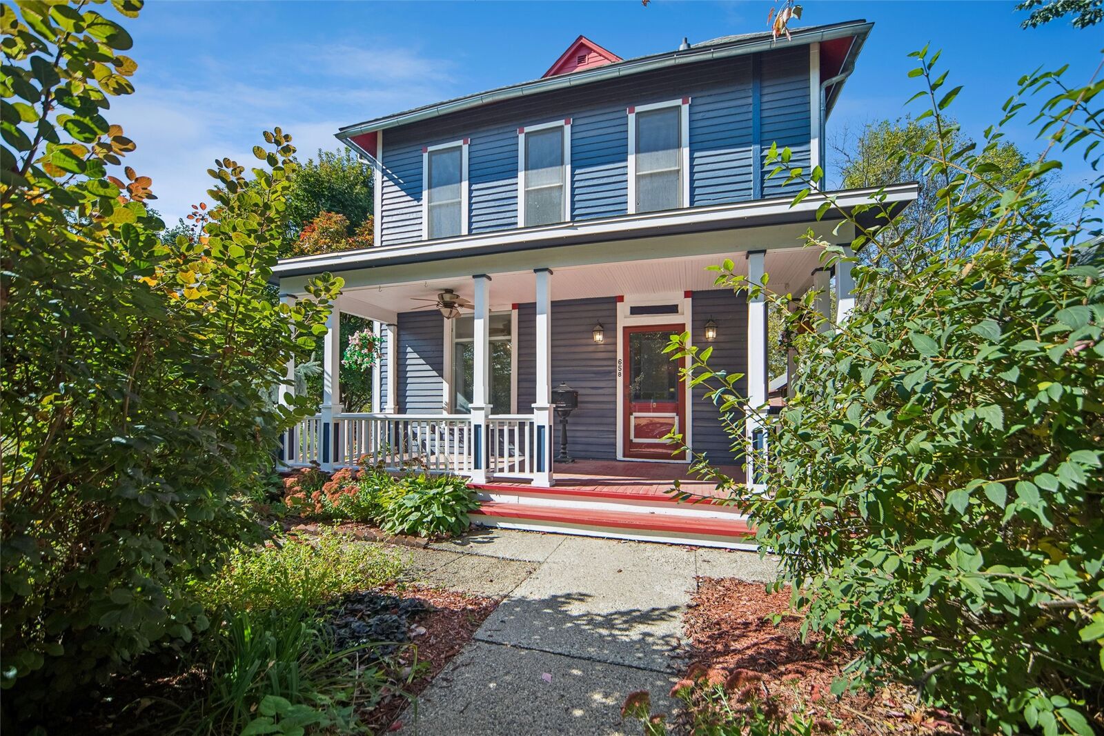 Property Photo:  658 20th Street  IA 50314 