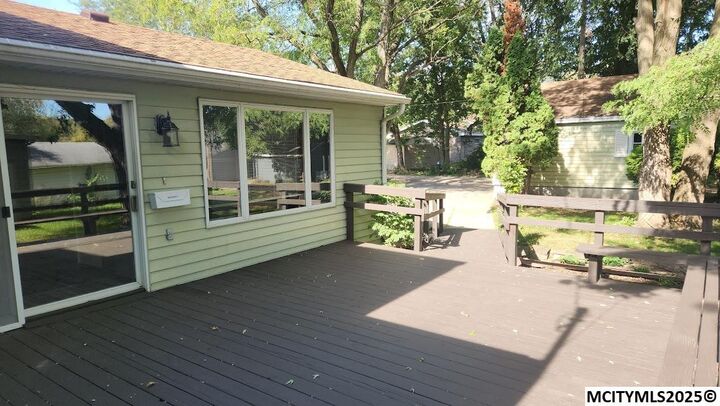 Property Photo:  834 4th SE  IA 50401 