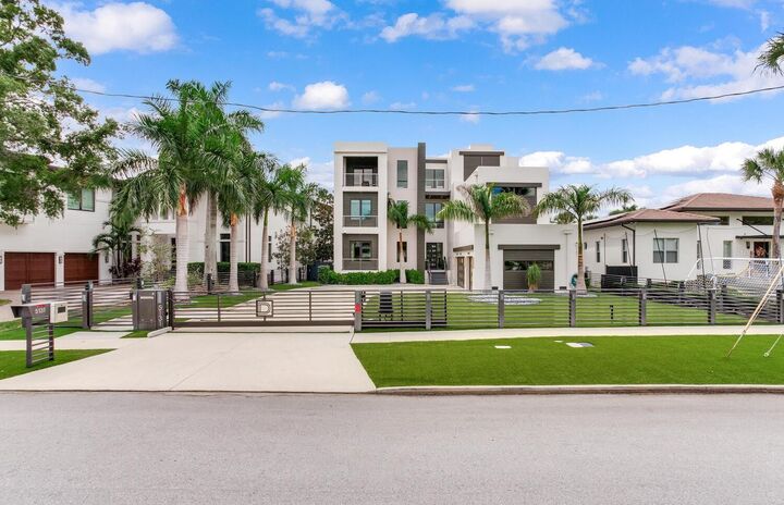 Property Photo: 5131 W Neptune Way FL 33609