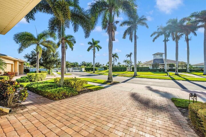 Property Photo:  13612 Abercrombie Drive  FL 34223 