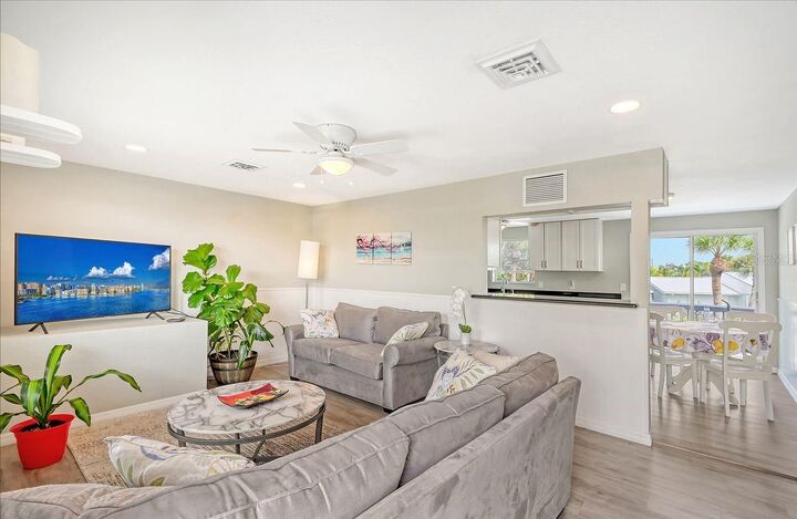 Property Photo: 6 Cove Lane FL 34223