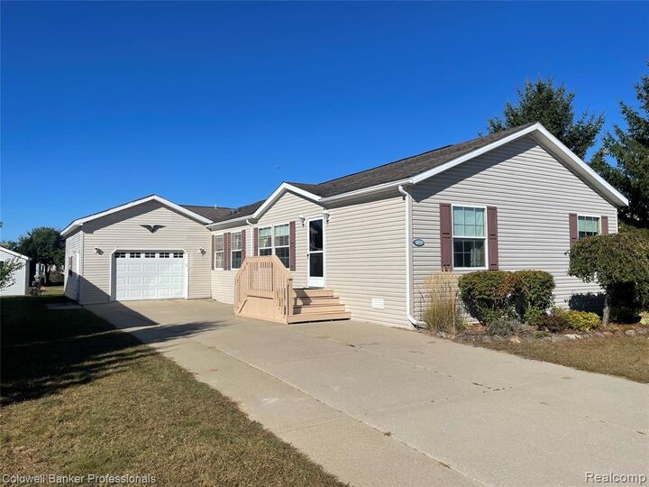 Property Photo: 2679 Manatee Court MI 48446 3294