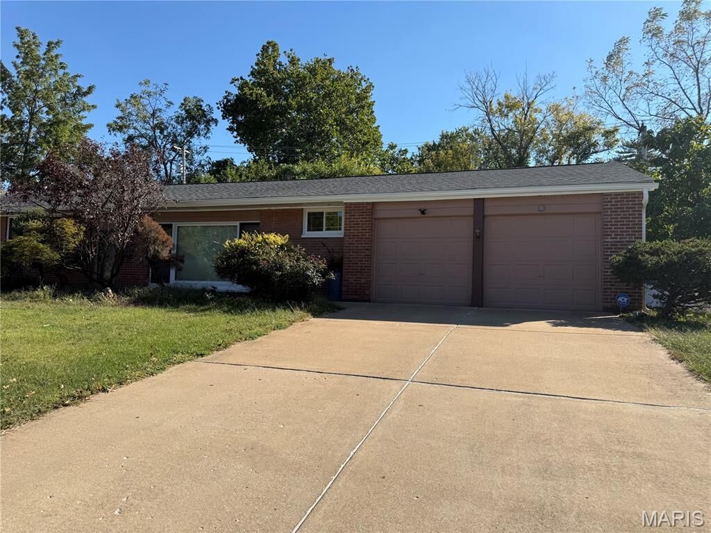 Property Photo: 22 Bon Price Terrace MO 63132