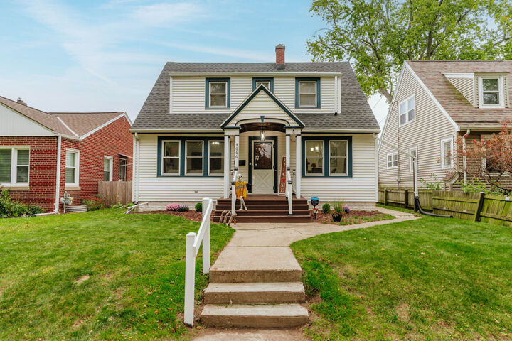 Property Photo:  4666 N Ironwood Ln  WI 53209 