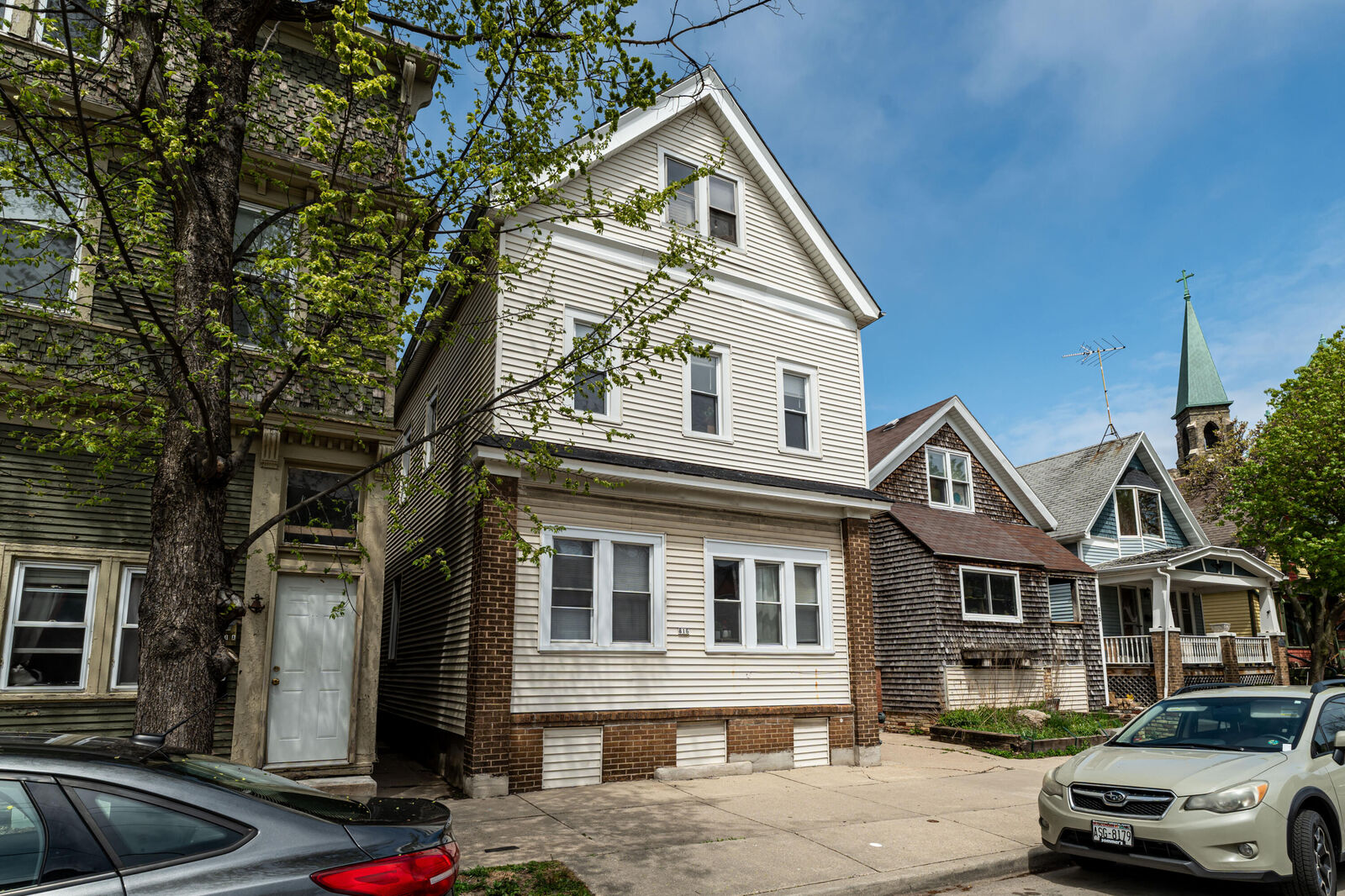 Property Photo: 816 E Clarke St WI 53212