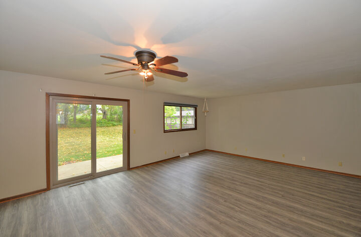 Property Photo: 5616 Cambridge Ln 5 WI 53406