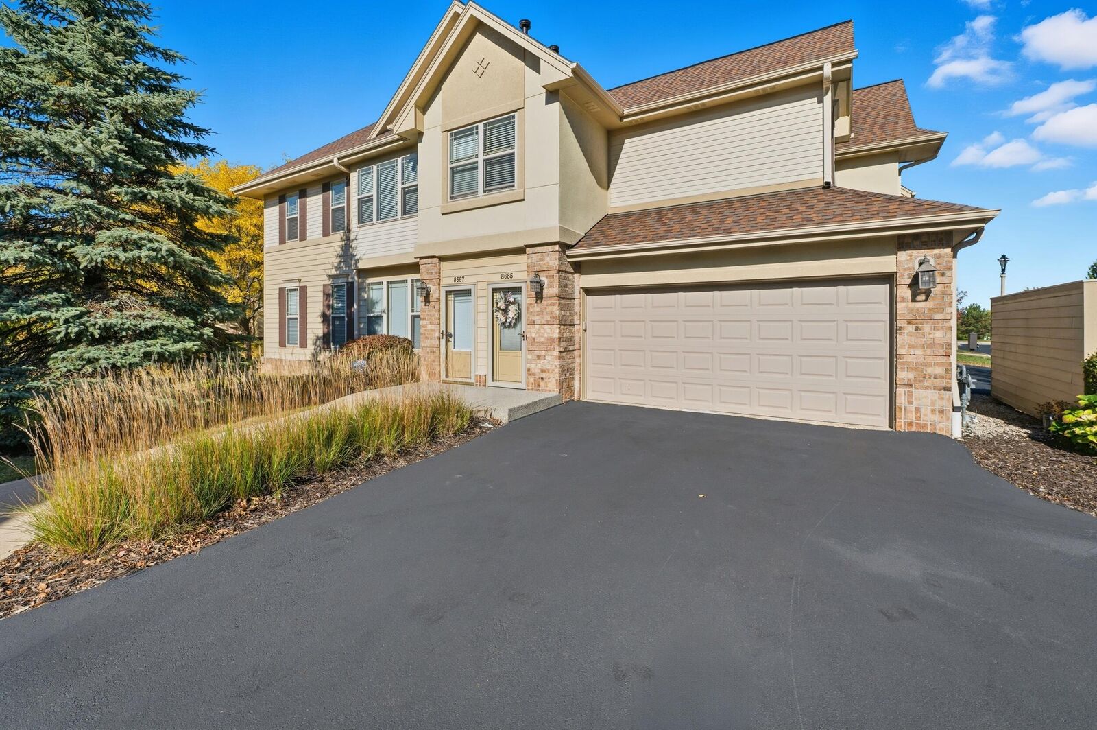 Property Photo: 8685 S Deerwood Ln WI 53132