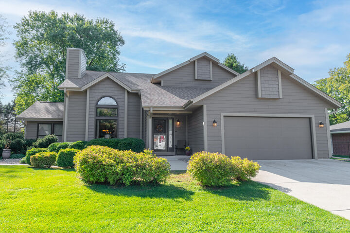 1108 Longfellow Dr  Oconomowoc WI 53066 photo