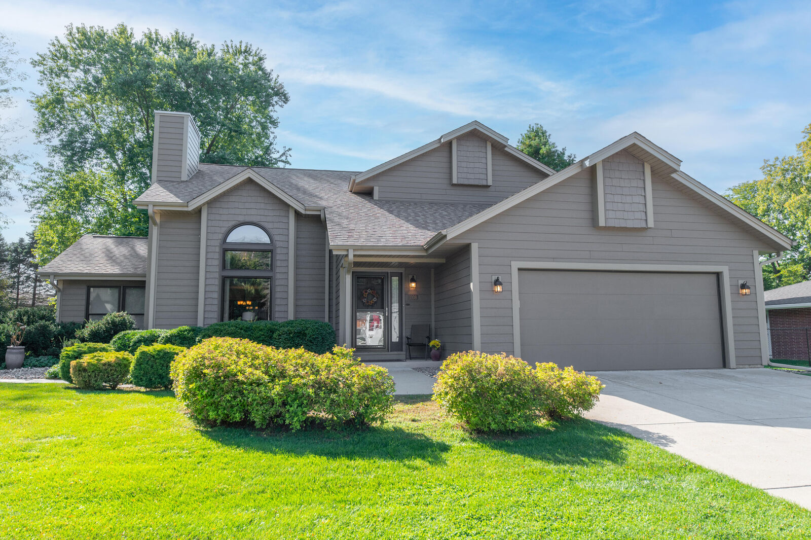 Property Photo: 1108 Longfellow Dr WI 53066