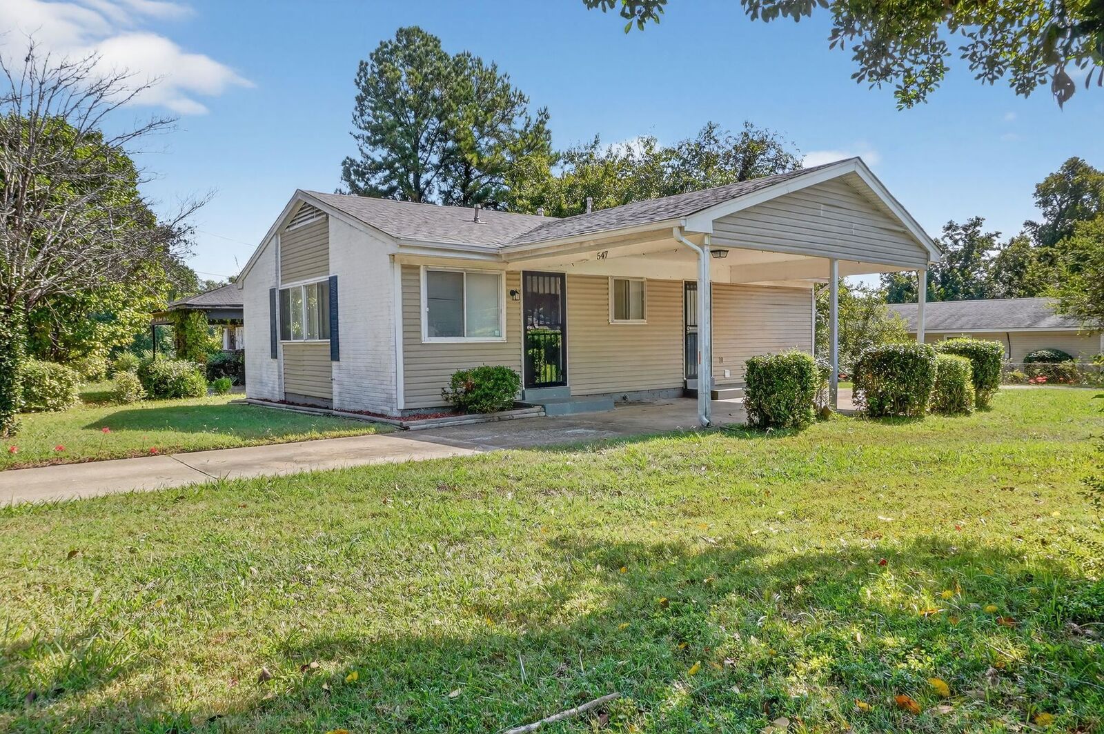 Property Photo: 547 W Raines Rd TN 38109