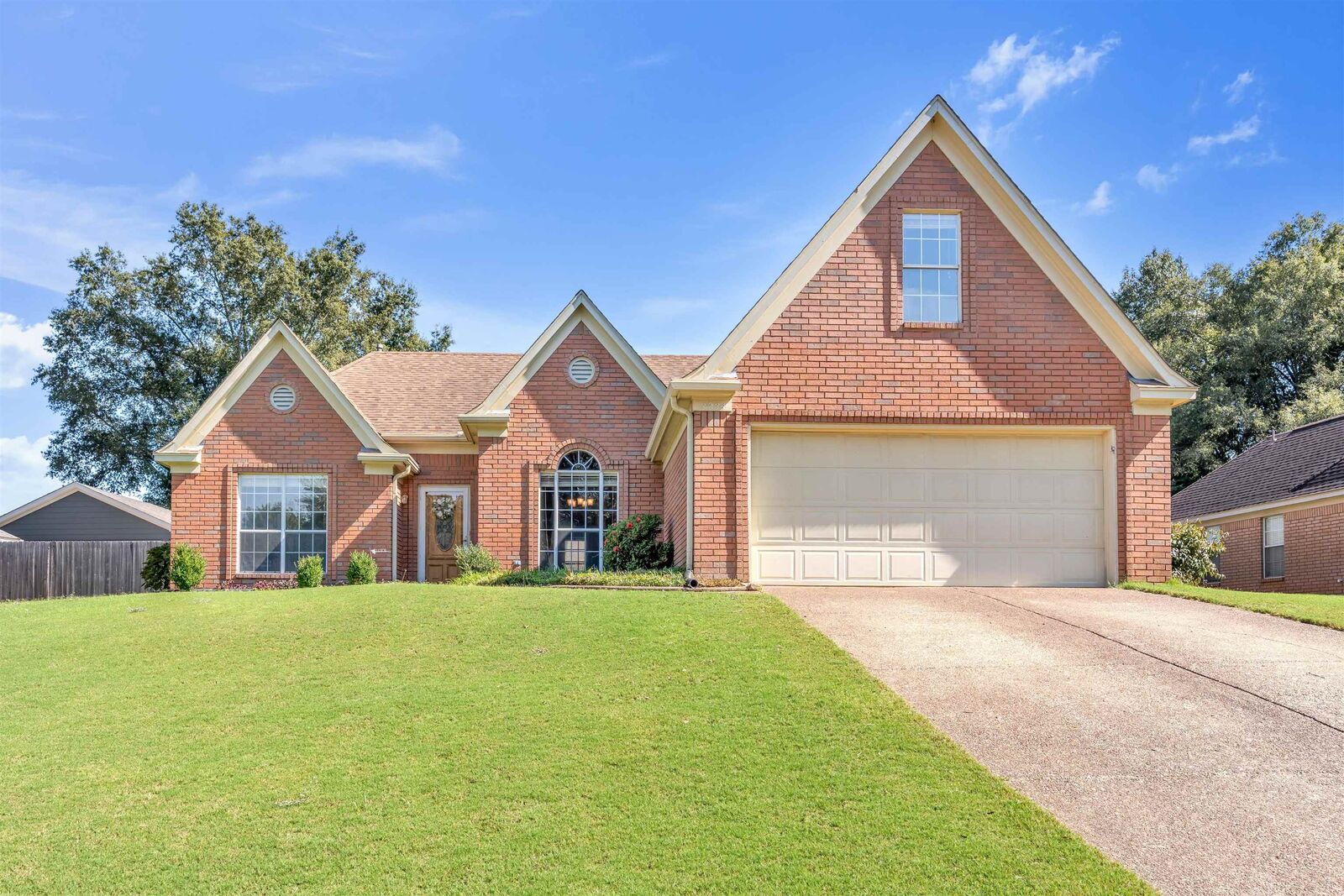 Property Photo: 3934 Oak Forest Dr TN 38135
