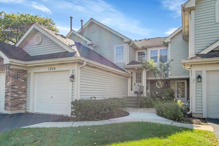 Property Photo:  1309 Coldspring Road 1309  IL 60188