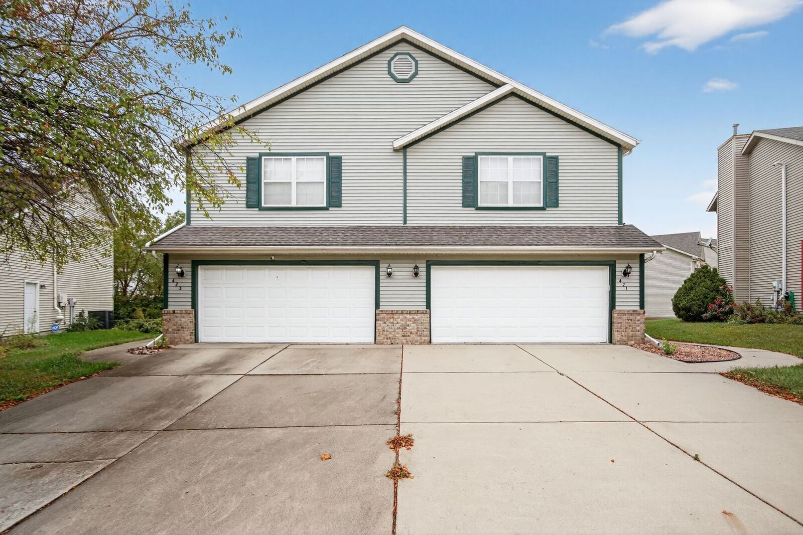 Property Photo:  421 Robert Drive  IL 61761 