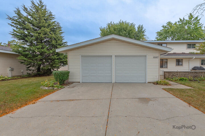 Property Photo: 1087 Mohegan Lane IL 60193