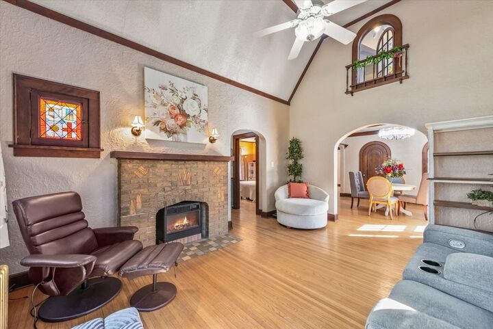 Property Photo: 21 N Edison Avenue IL 60123