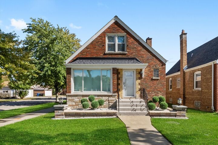 Property Photo: 6201 S Meade Avenue IL 60638
