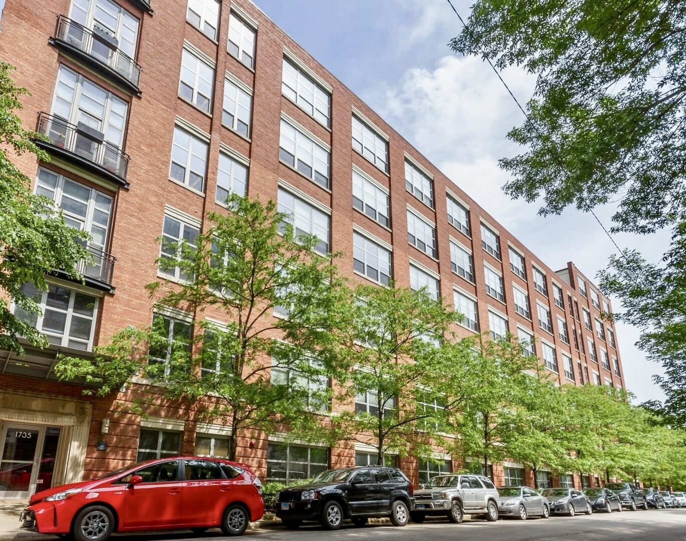 Property Photo: 1735 N Paulina Street 212 IL 60622