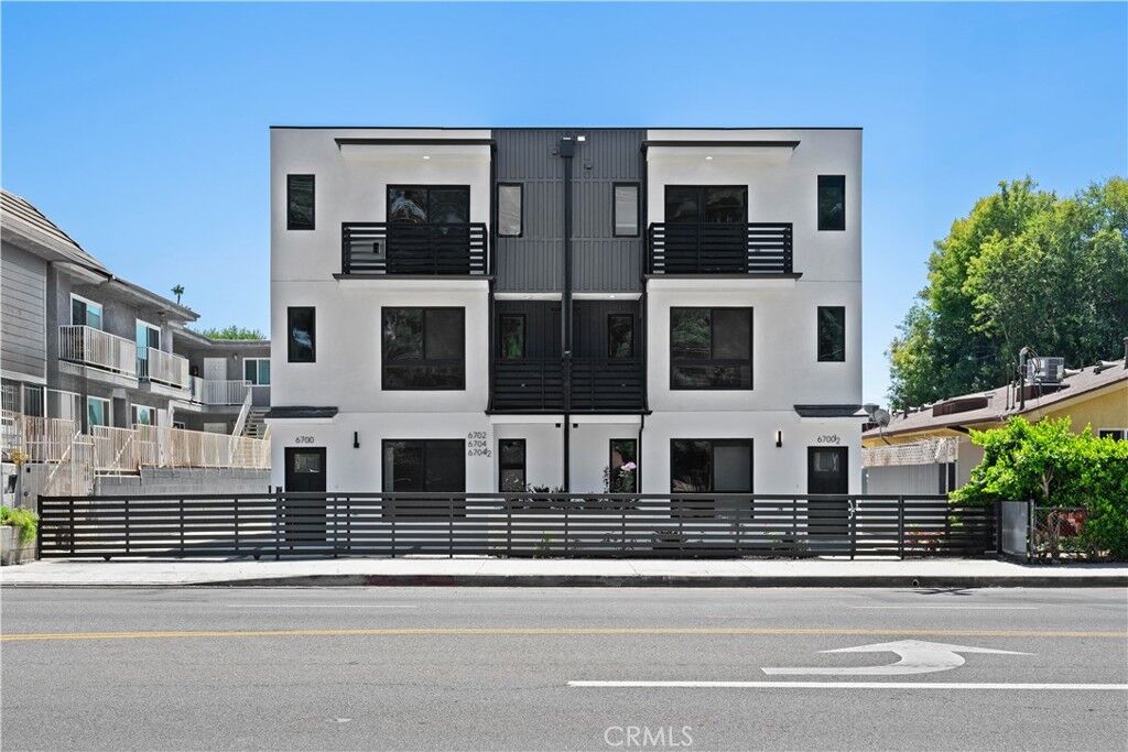 Property Photo:  6704 1/2 Kester Avenue  CA 91405