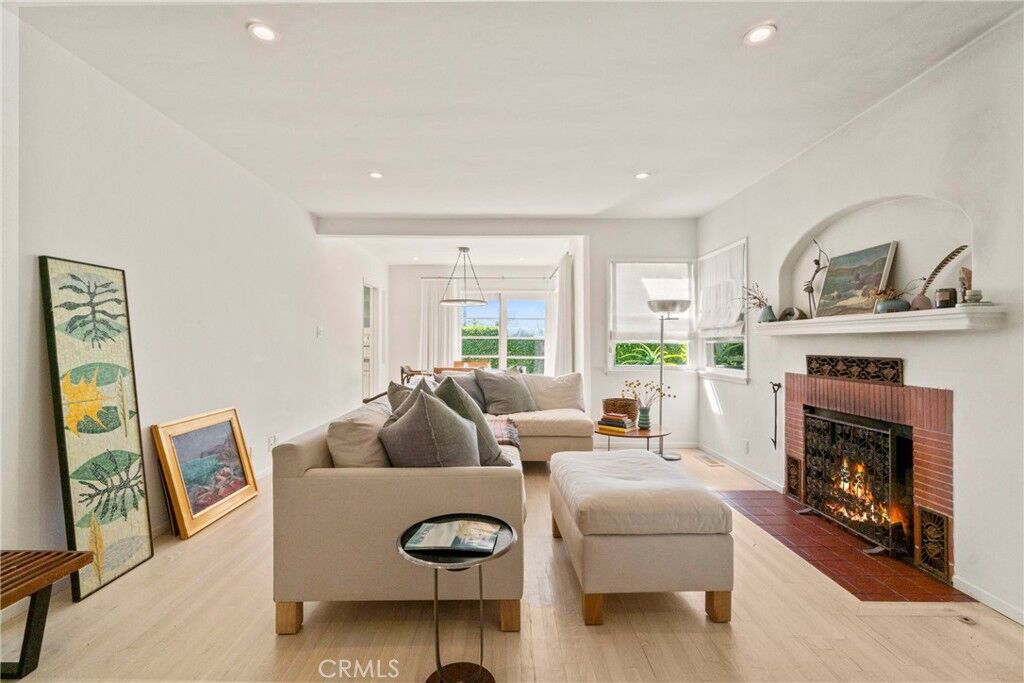 Property Photo: 820 Opal Street CA 90277