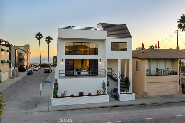 Property Photo: 6824 E Ocean Boulevard CA 90803