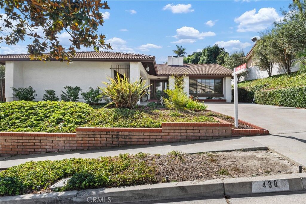 Property Photo: 430 Teakwood CA 90631