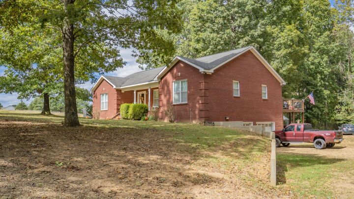 Property Photo:  979 Stateline Rd  TN 38457 