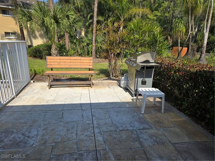 Property Photo: 5622 Woodmere Lake Circle B102 FL 34112