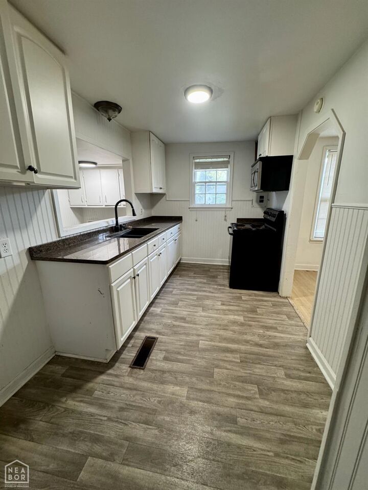 Property Photo:  702 Freeman Street  AR 72401